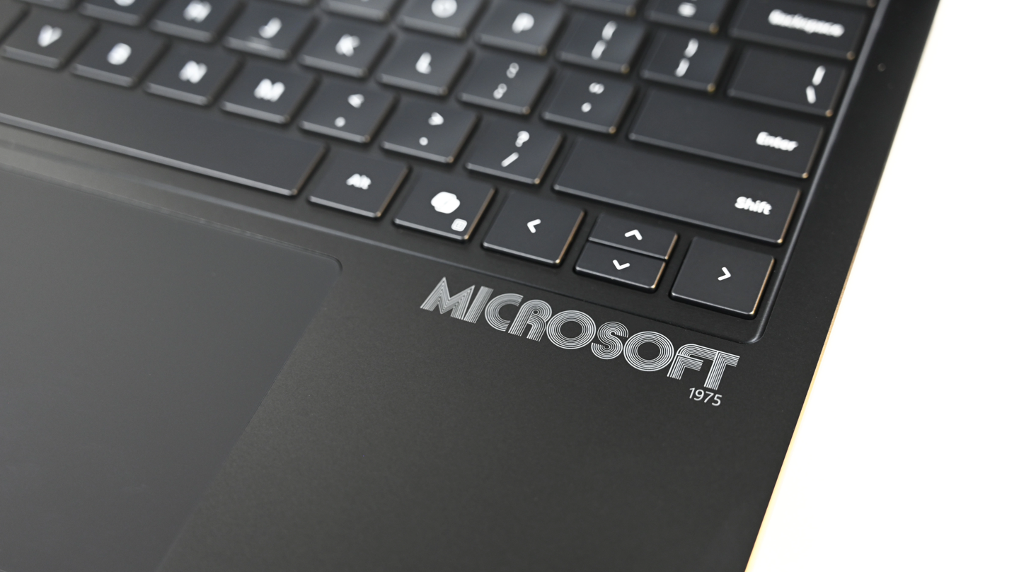 全球仅 50 台:一台 50 周年纪念版微软 Surface Laptop 7 笔记本送修后丢失