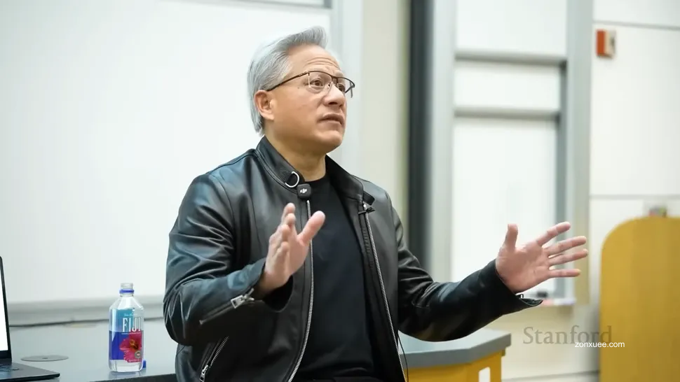 英伟达 CEO 黄仁勋怒斥将 GPU 比作核武器言论，并反对 AI 芯片出口管制