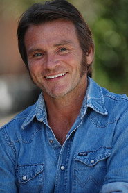 Douglas Bennett 头像