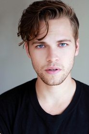 Alexander Calvert 头像