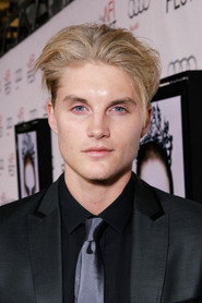 Toby Hemingway 头像