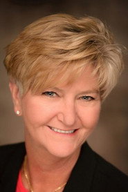 Lisa Benson 头像