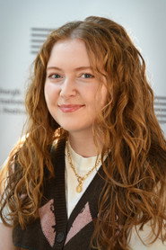 Alice Oseman 头像
