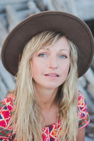 Ashleigh Ball 头像