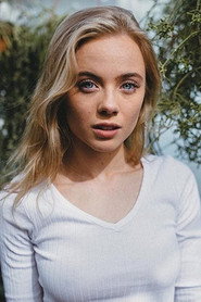 Chloe Fox 头像
