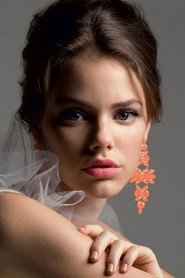 Laura Neiva 头像