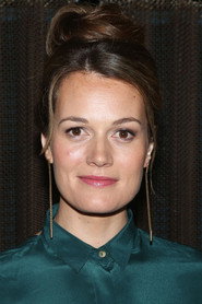 Carrie Cracknell 头像