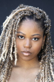 Riele Downs 头像