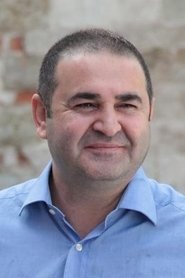 Şafak Sezer 头像