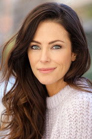 Esther Anderson 头像