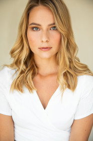 Annika Foster 头像