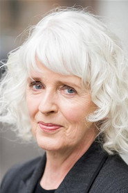 Julia Dearden 头像