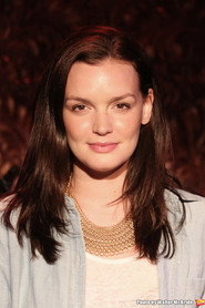 Jennifer Damiano 头像