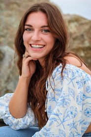 Nicole Foster 头像