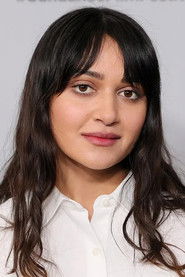 Ariela Barer 头像