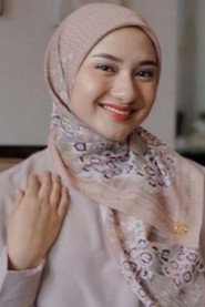 Nadzira Shafa 头像
