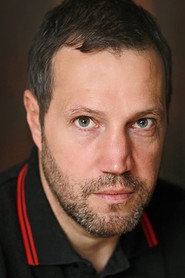 Julian Rivett 头像