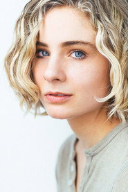 Lizzy DeClement 头像