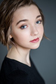 Julia Sarah Stone 头像