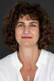 Pelin Esmer 头像