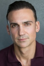 Henry Lloyd-Hughes 头像