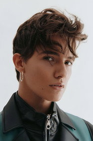 Noah Urrea 头像