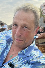 Charles Dennis 头像