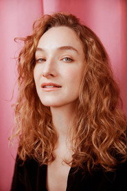 Anna Tierney 头像