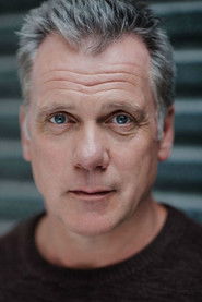 Erik Thomson 头像