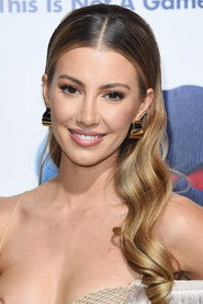 Natasha Hall 头像