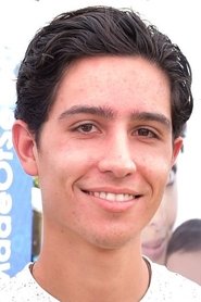 Lorenzo James Henrie 头像
