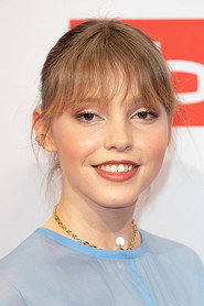 Lina Larissa Strahl 头像