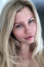 Carrie Minter 头像