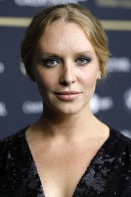 Annie Starke 头像