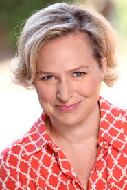 Christine Elliott 头像