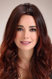 Özgü Namal 头像