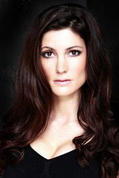 Julia Benson 头像