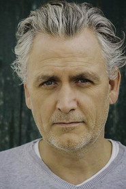 Julian Nicholson 头像