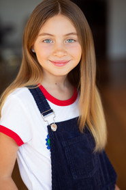 Sophia Rose Nikolov 头像